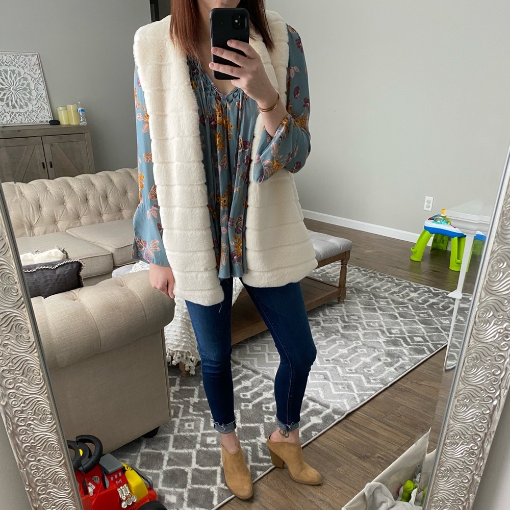 Faux fur white vest